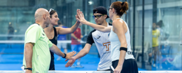 Jugadores del Cervezas Victoria Padel Tour saludándose