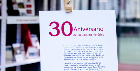 Cartel de agradecimiento del 30 aniversario del Cervezas Victoria Padel Tour